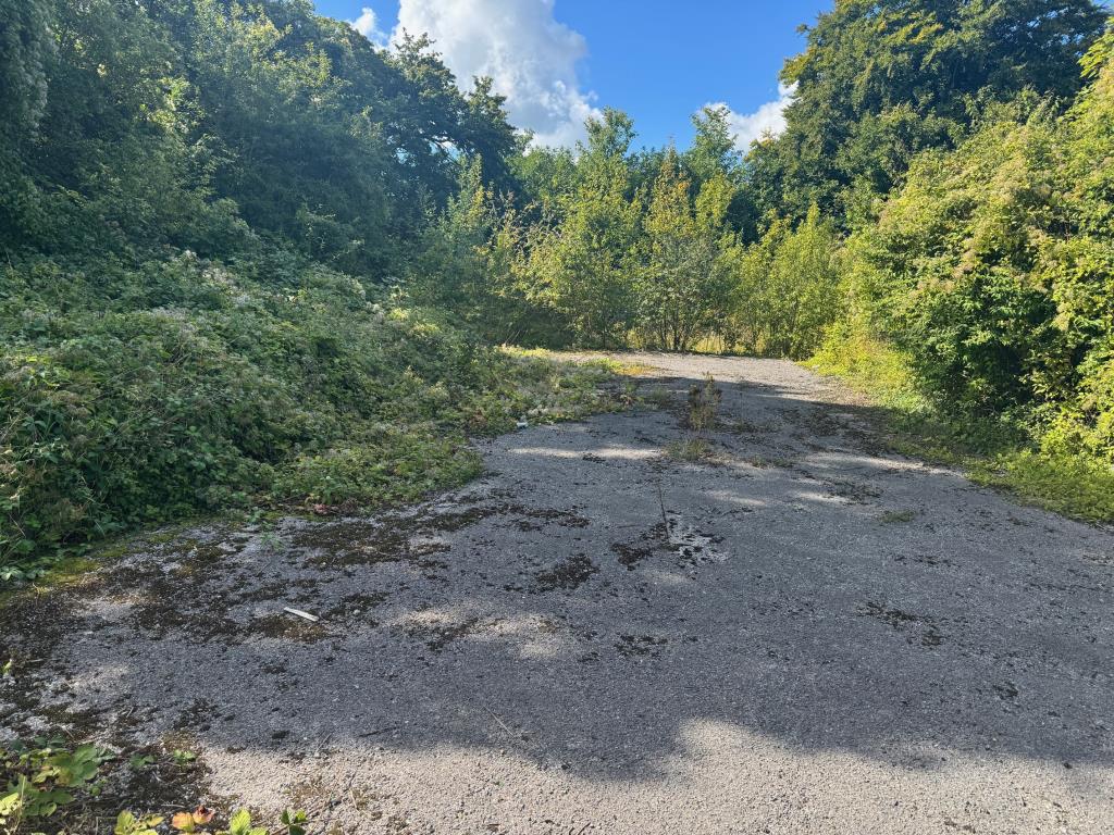 Lot: 52 - OVER ONE ACRE FREEHOLD SITE WITH POTENTIAL - General view of site 5